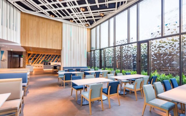 Holiday Inn Express Bangkok Soi Soonvijai by IHG