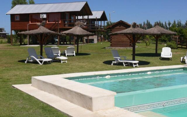 Cabanas De La Ribera