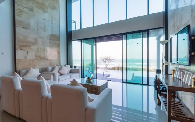 Beach Front 4 Bedroom Pool Villa RV