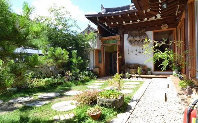 Jeonju Blue Cradle Hanok Pension