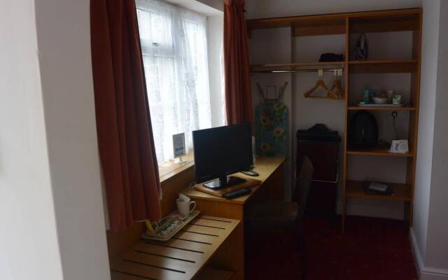 Roydon Marina Village Hotel