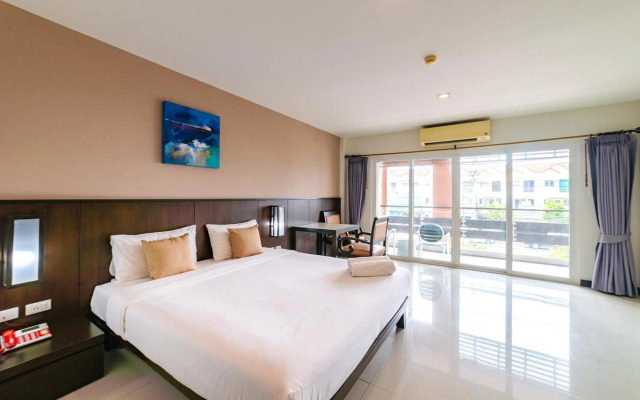 OYO 241 Ratana Hotel Sakdidet
