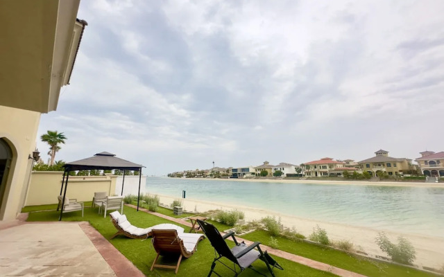 Exclusive 4BR Villa w Private Pool Beach