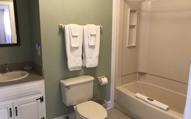 Inn at Millrace Pond