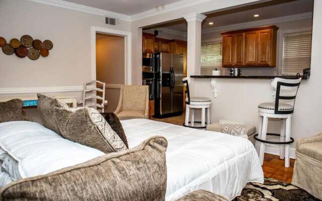 1BR Mobile Condo with Community Pool