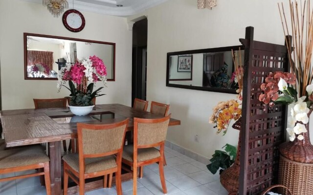 Aini's Guest House In Vista Amani Condo