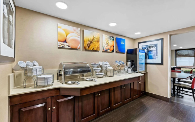 Comfort Inn & Suites Somerset - New Brunswick