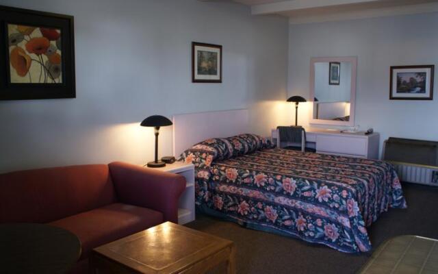 Kootenay Country Inn