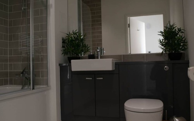 Stunning 1 Bedroom Riverside Apartment