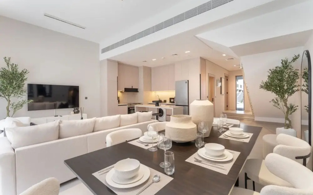 Classy 4-bedroom Villa With Spacious Balcony in Nad Al Sheba