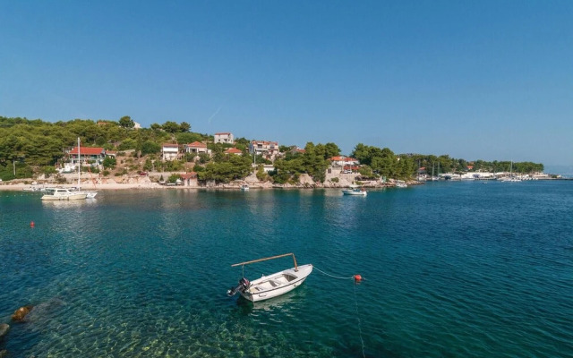 Stunning Home in Rogac With Wifi and 4 Bedrooms