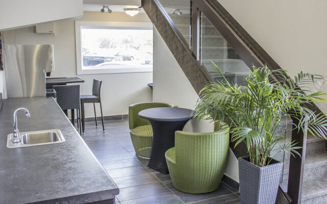 Econo Lodge Edmonton South