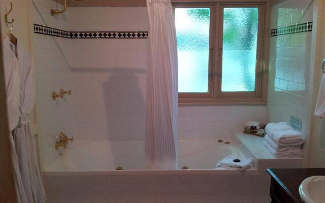 Kubba Roonga Guesthouse - Boutique Luxury Spa Retreat & Gardens