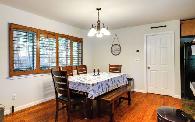 Cozy Mi-wuk Village Cabin w/ Deck!