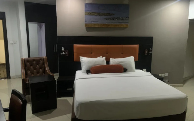 Oakspring Hotel & Luxury Suites