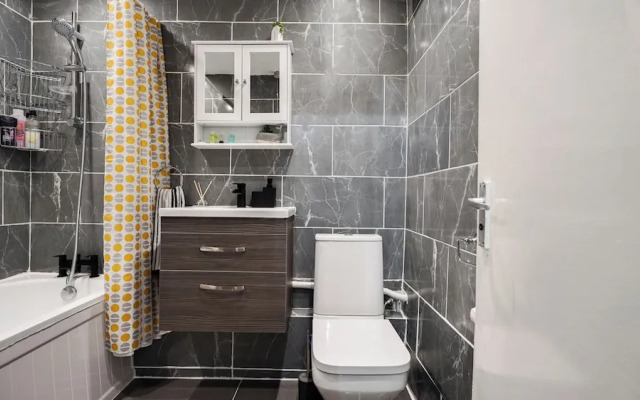Apartment-sleeps3-heating-television-internet