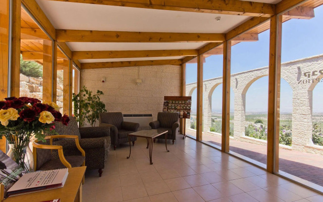 Shoresh Green Hills Family Suites Hotel