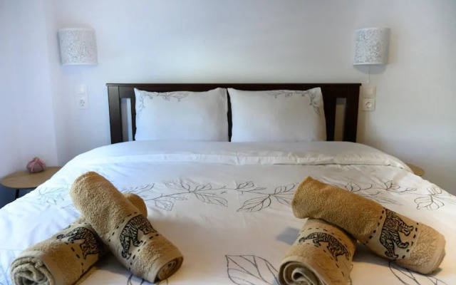 Minimal Condo Trikala Town