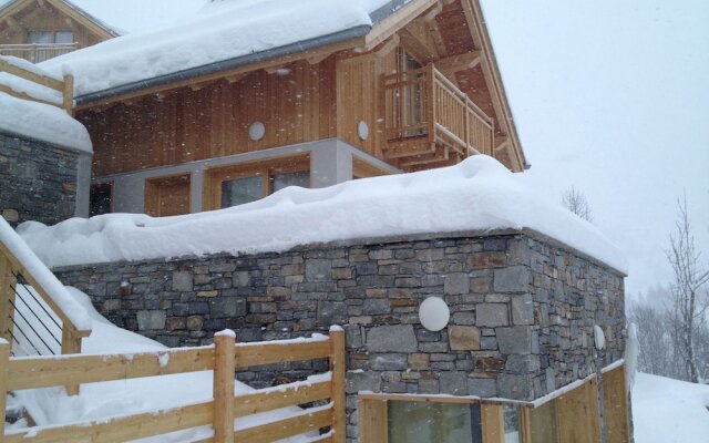 Luxury Chalet in Valloire With Wood Burning Stove and spa