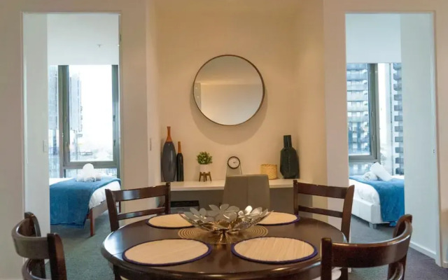 2 Bedroom Apartment with City Views