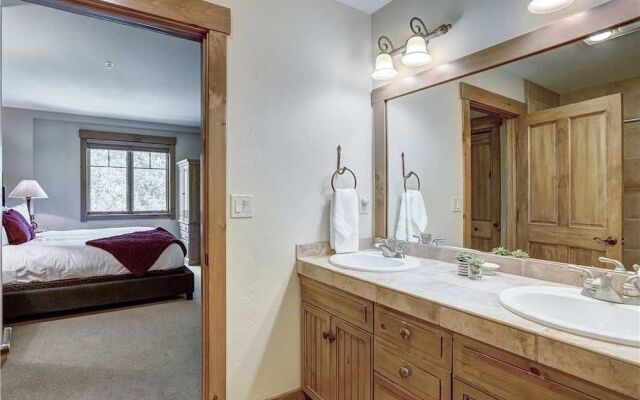 Mountain Thunder Lodge 1209 2 Bedroom Condo by RedAwning