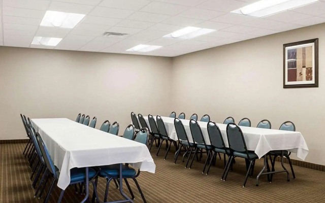 Baymont by Wyndham Jamestown Conference Center & Water Park