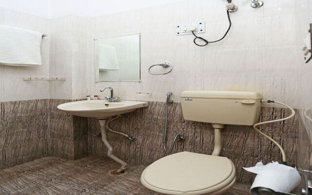 OYO 12784 Hotel Roomers