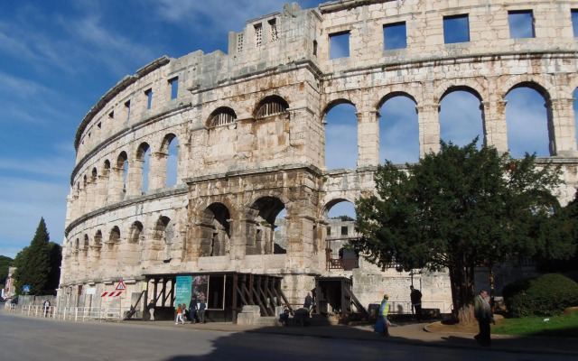 Noemi City Apartments