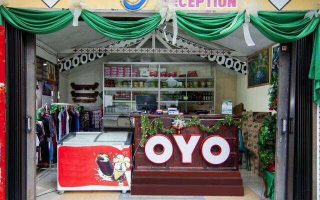 OYO 2208 Thyesza Hotel