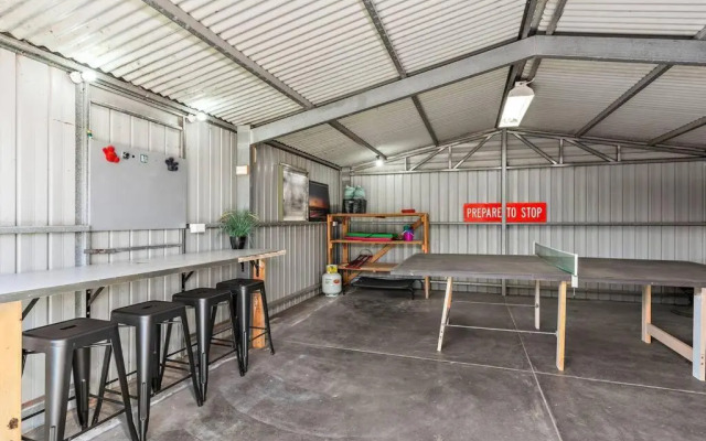 Black Pearl ~ Industrial-Chic in Silver Sands