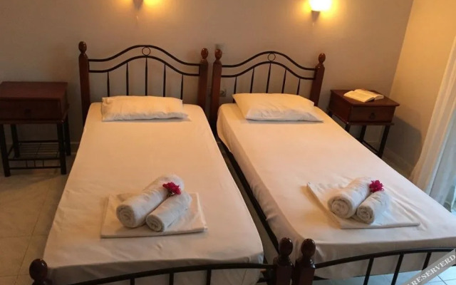 George House Apartments & Villa