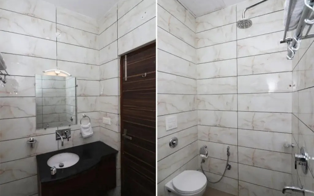 Omang Hotel by OYO Rooms