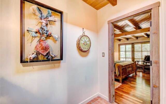 Plaza Splendor - Three Bedroom Home