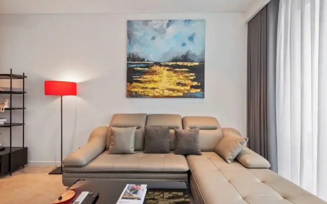 The Crest Residence Luxury by Metropole