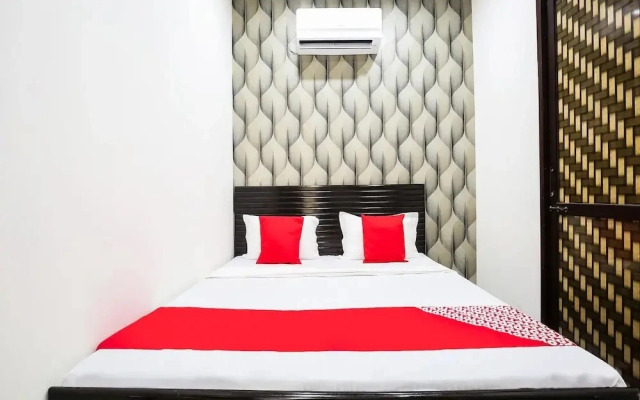 Royal Guest House by OYO Rooms
