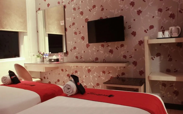 RedDoorz Premium near Bandung Station