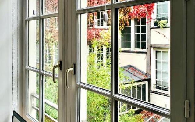 Top cozy apartment in the Upper Marais Area