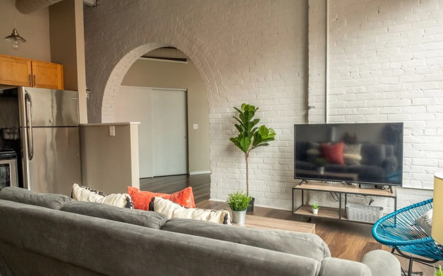 FRONTDESK East 8 Loft Apts Downtown Cincinnati