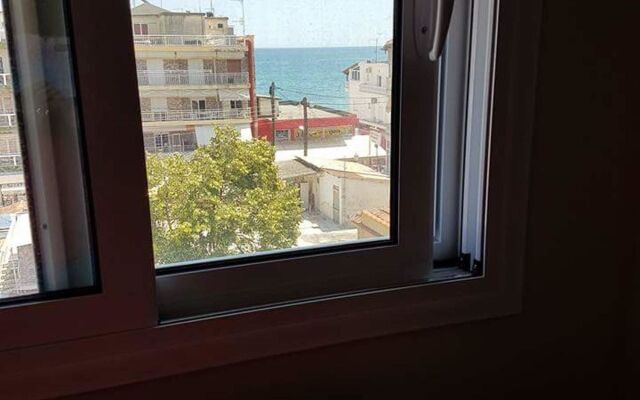 Appart 4 Modern Apartment In Paralia Featuring A Balcony And Views 50M