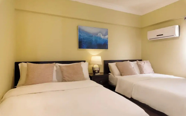 Penthouse in Evaristo Morales Sleeps 14