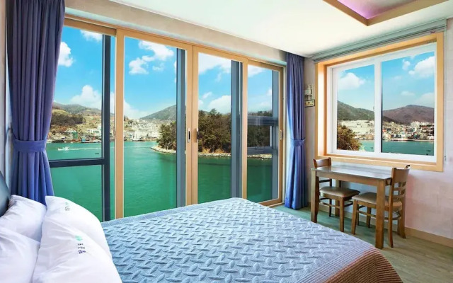 Yeosu Janggun Island Pension