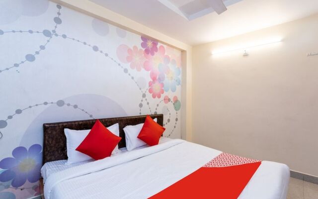 OYO 36211 Hotel Padma Palace