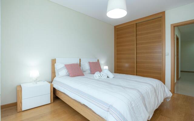 Buarcos Sunset Apartment by Rent4all