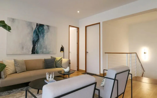 Elegant 3BR Duplex With Balcony in Miraflores