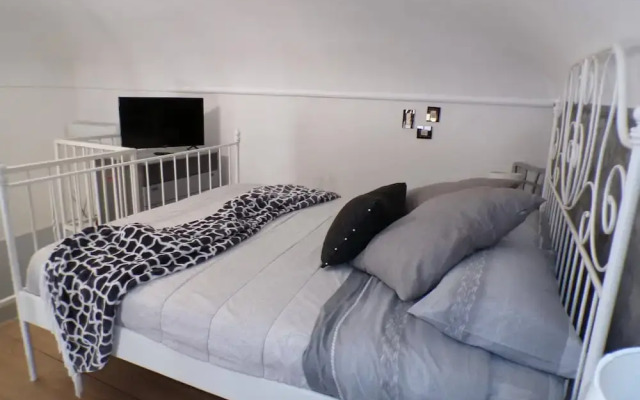 Astra Wi-fi Studio Apartment in the Historic Center