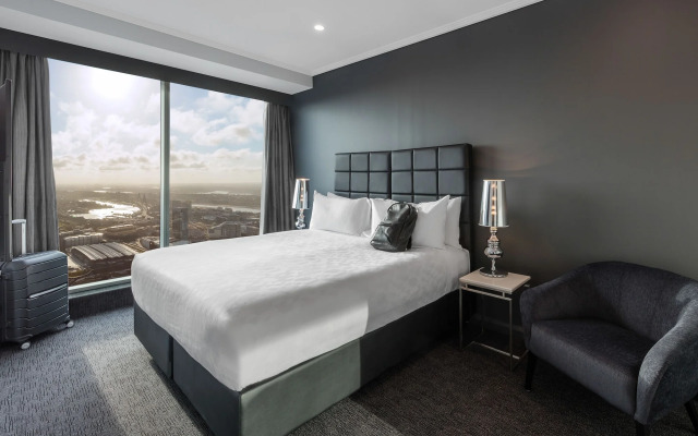 Meriton Suites World Tower
