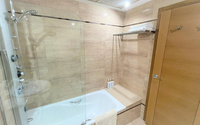 New Luxury Beachfront Apartament