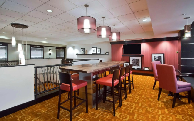 Hampton Inn & Suites Columbus-Downtown