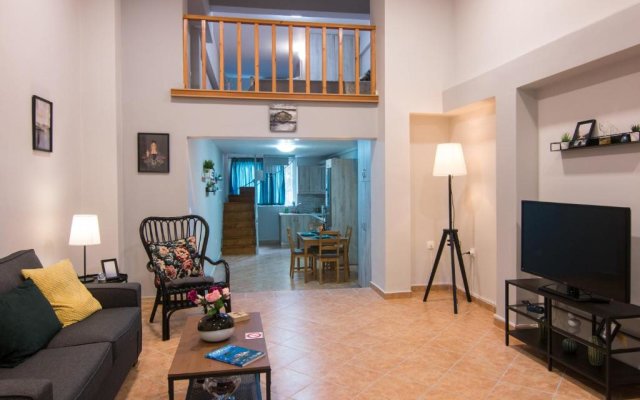 Loft renovated flat 5' from the old town Corfu