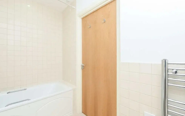 Roffey Apartment